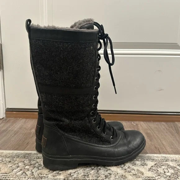 UGG Elvia Tall Boots Size 10 Women’s Great Condition Black Wool Lined Rubber - Picture 6 of 9